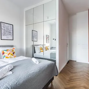 Nowoczesne I Stylowe Studia Very Berry W Poznaniu By Renters Poznań